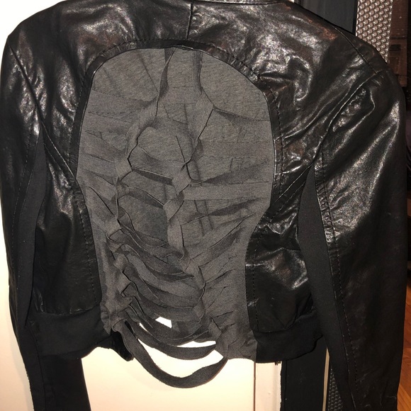 Authentic bcbg cropped leather jacket size LG - Picture 2 of 7